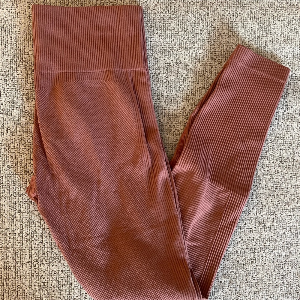 Savvi Ashtanga Textured Leggings in Clay EUC